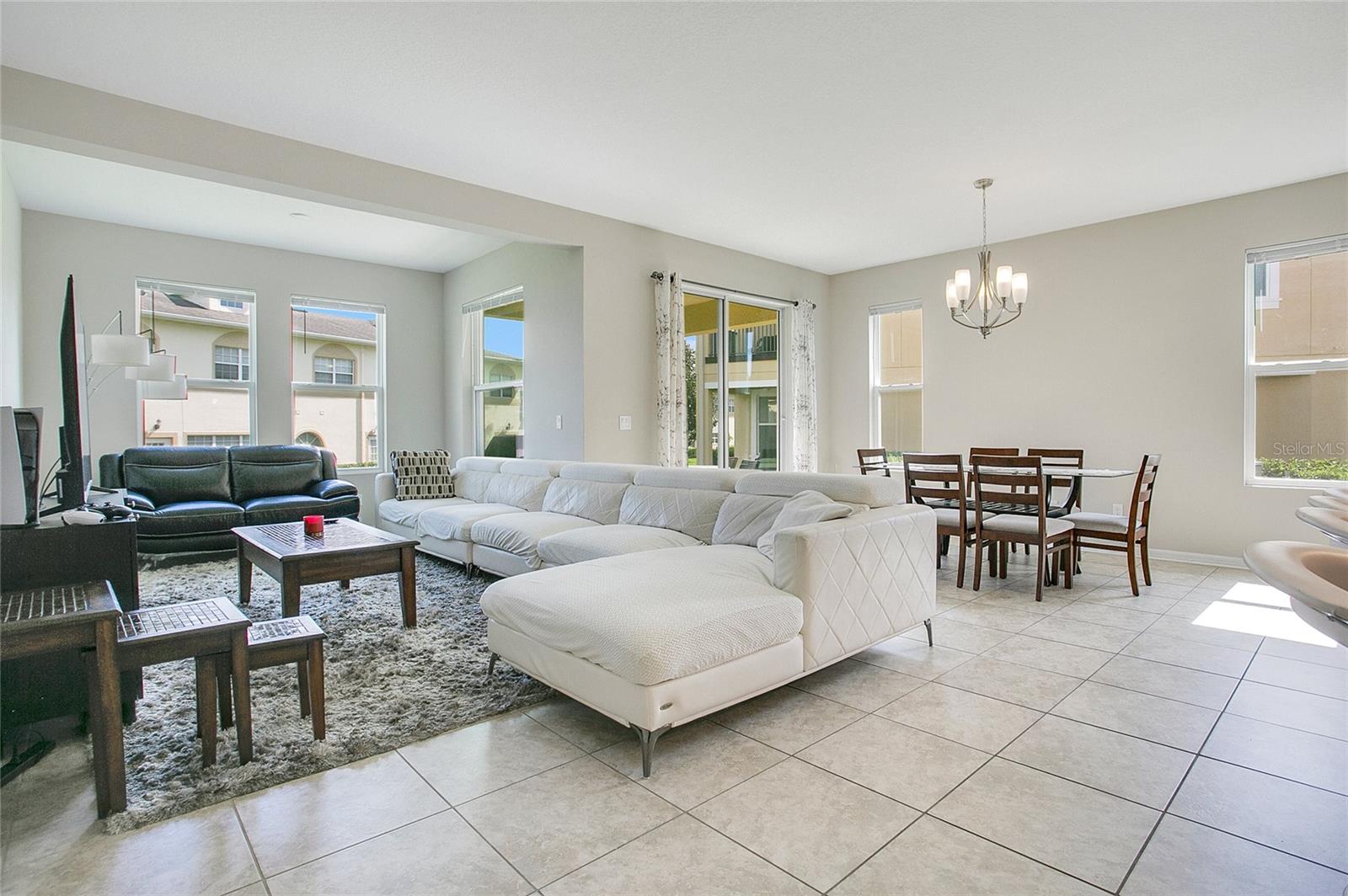 Image 6 of 35 For 13540 Fountainbleau Drive