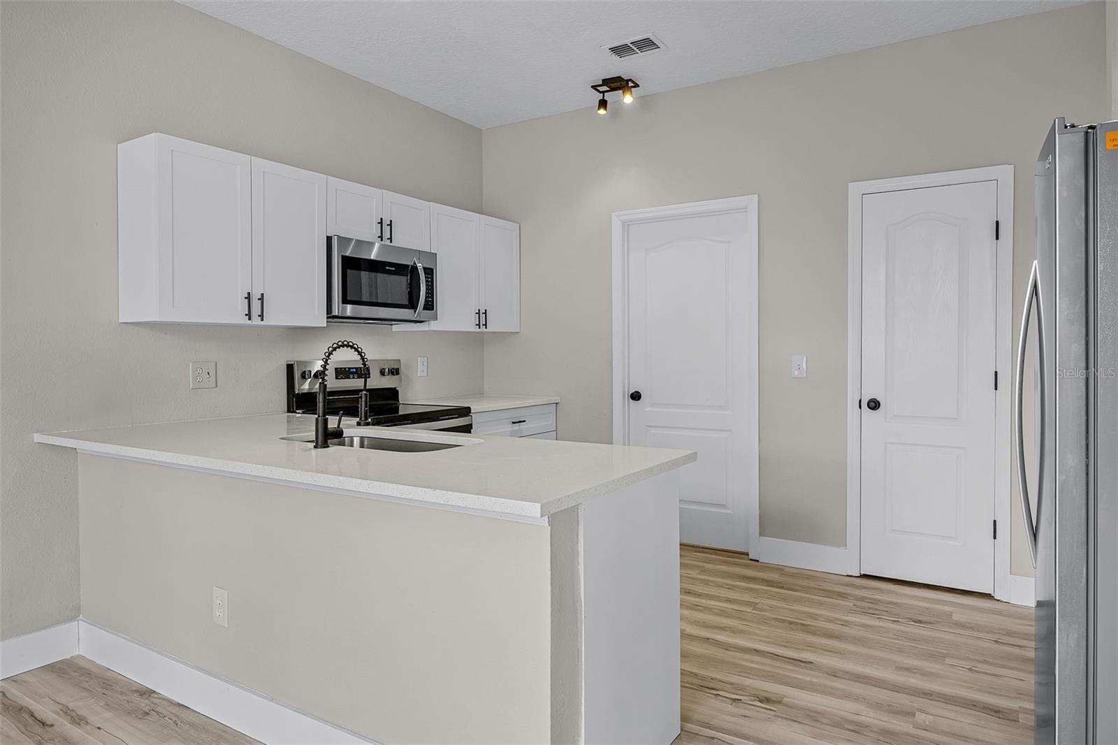 Image 12 of 33 For 303 Earlmont Place