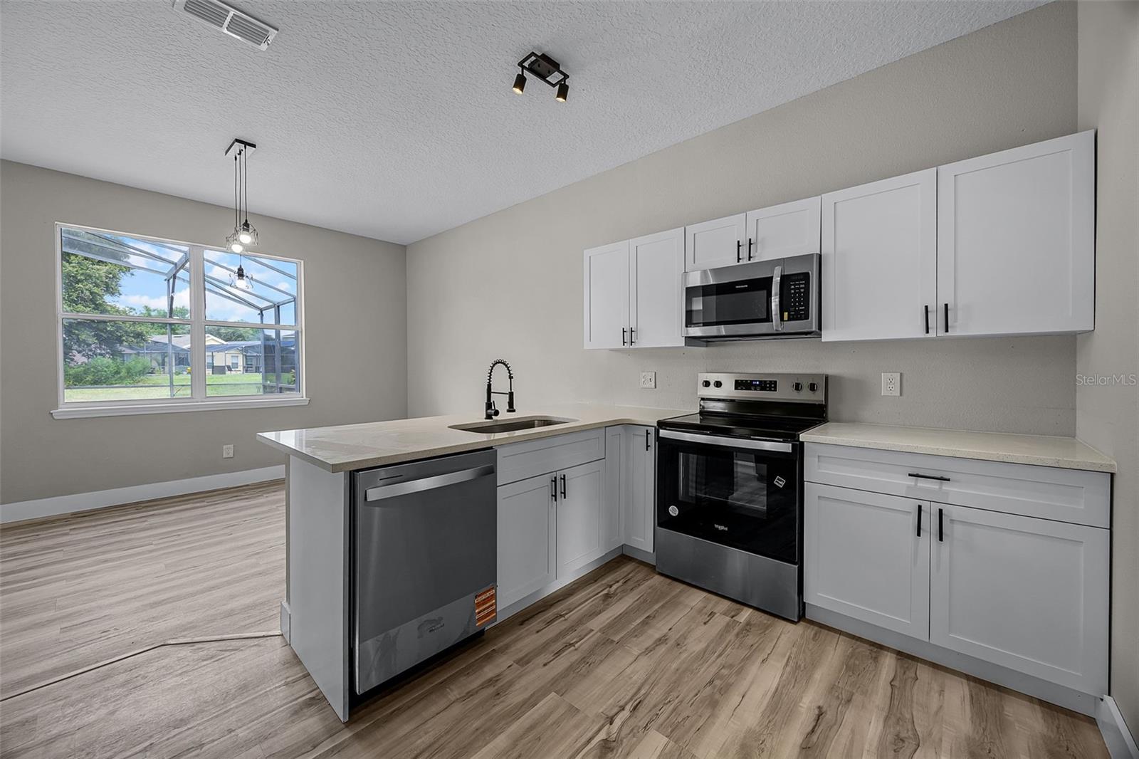 Image 16 of 33 For 303 Earlmont Place