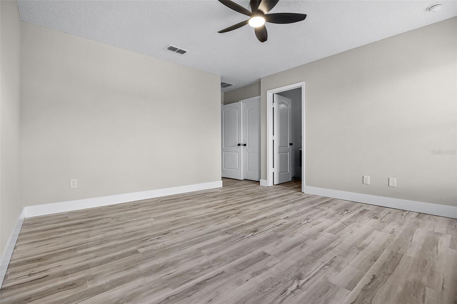 Image 23 of 33 For 303 Earlmont Place