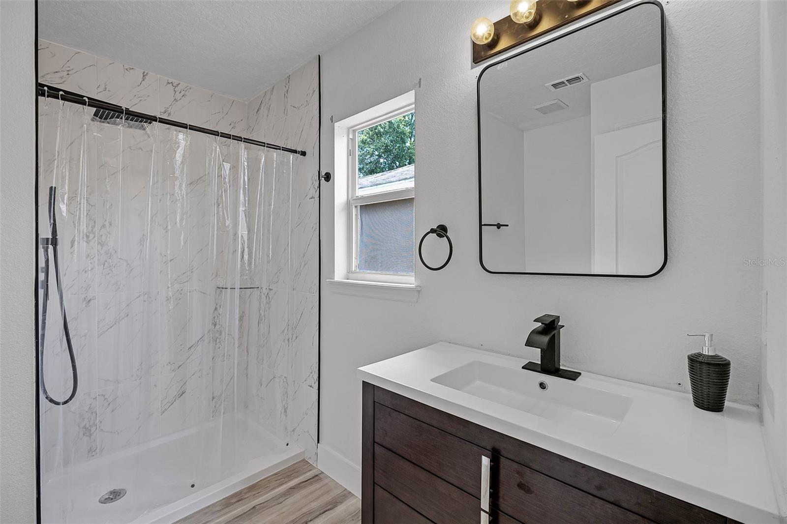 Image 24 of 33 For 303 Earlmont Place