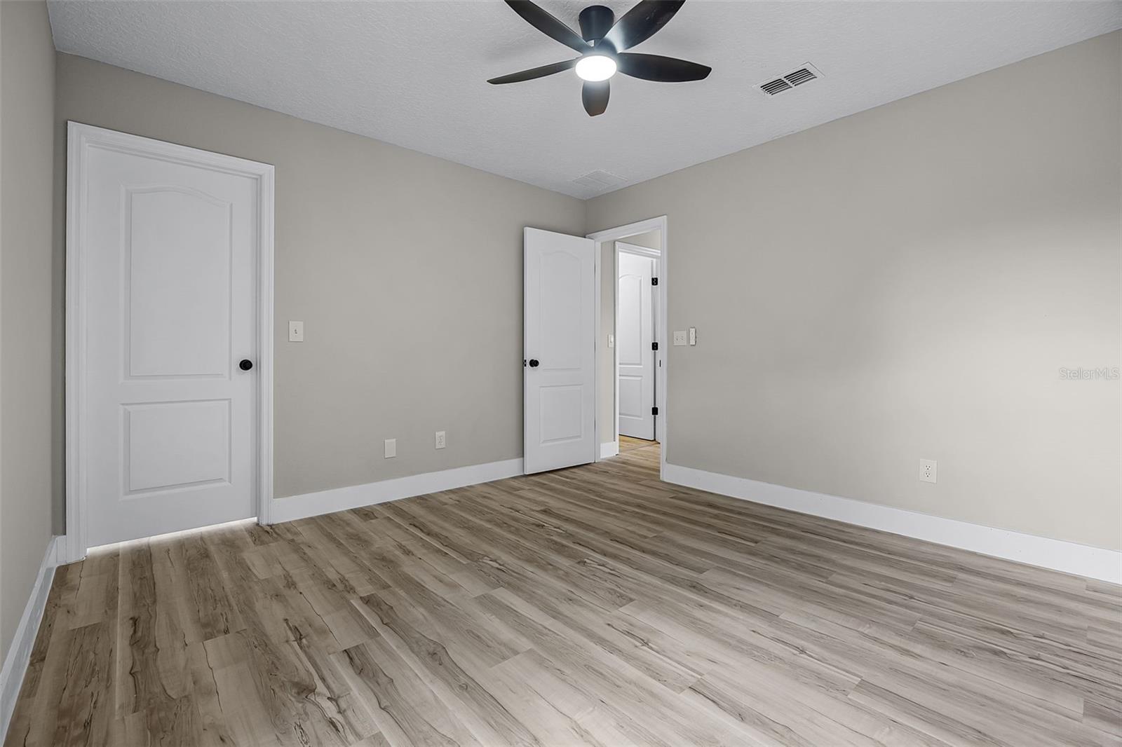 Image 26 of 33 For 303 Earlmont Place