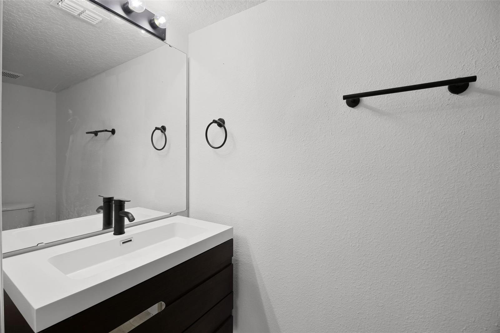 Image 7 of 33 For 303 Earlmont Place