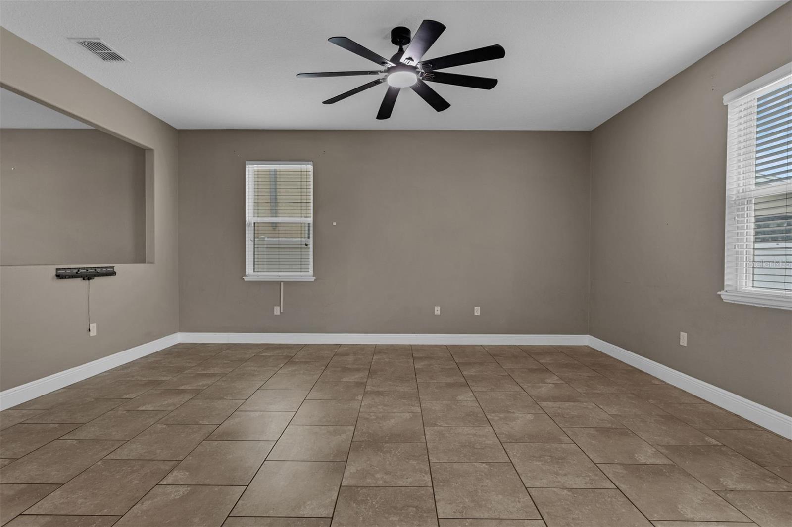 Image 10 of 51 For 628 Neptune Drive