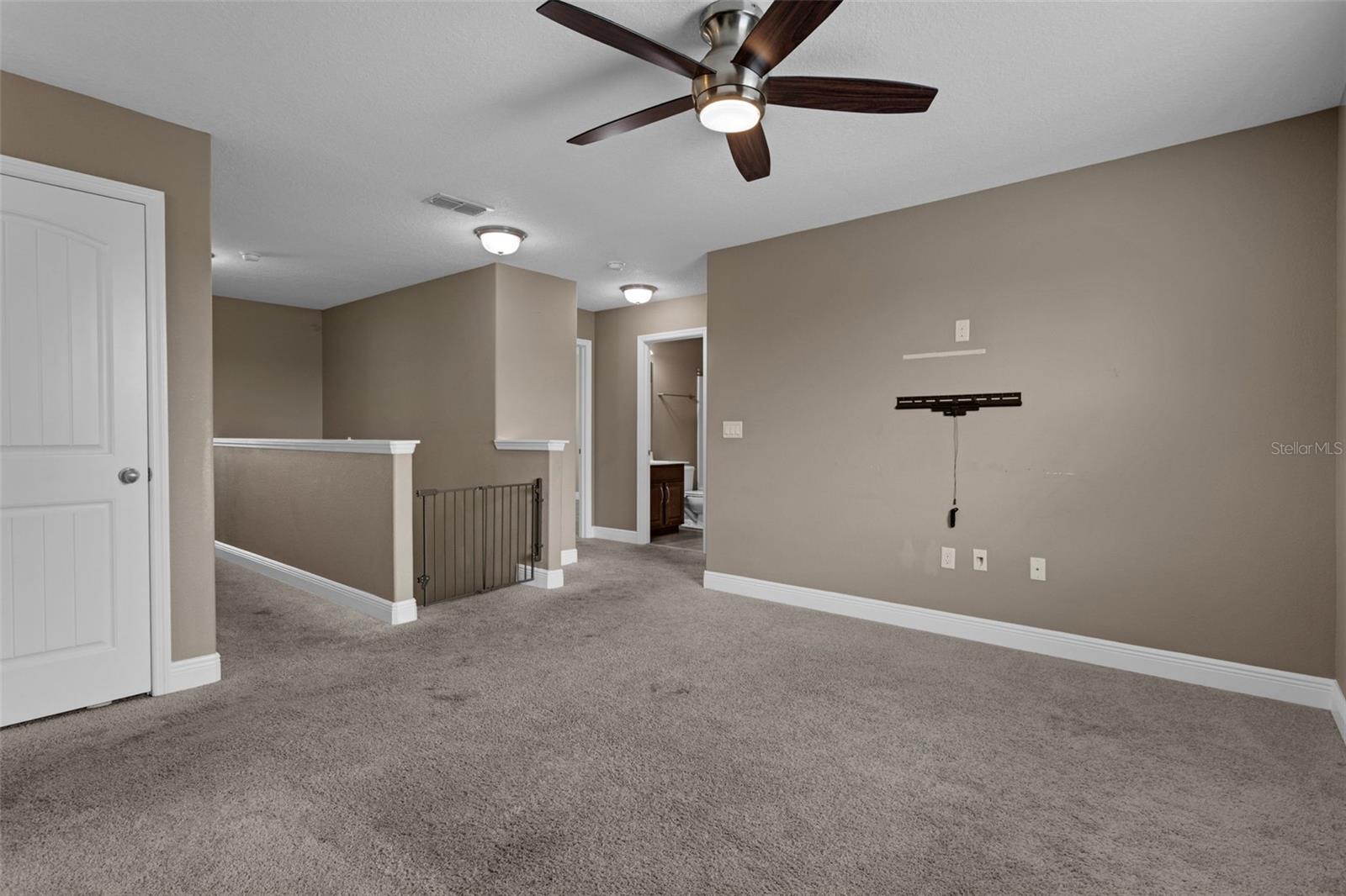 Image 17 of 51 For 628 Neptune Drive