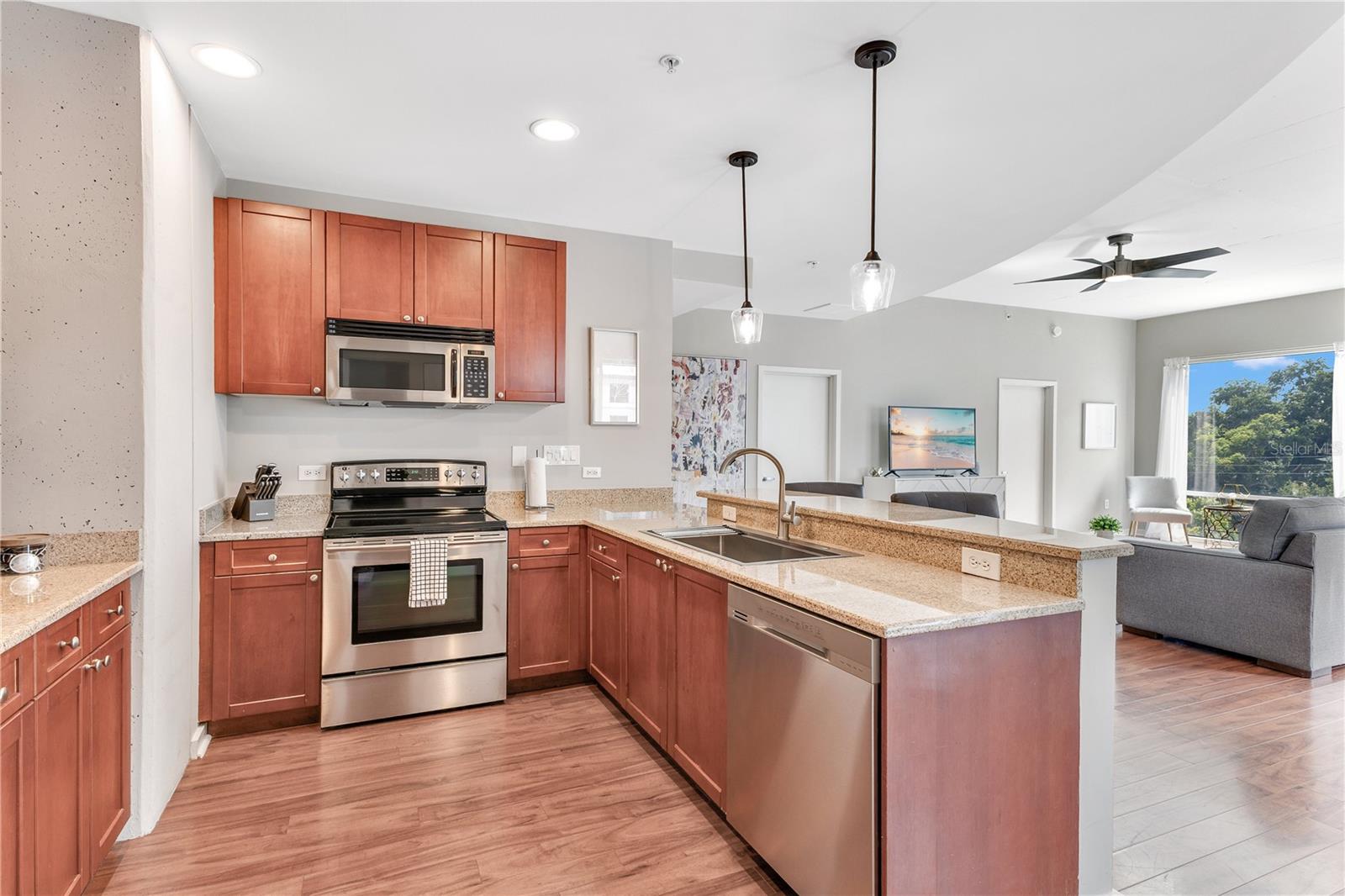 Image 12 of 42 For 525 Jackson Street 509