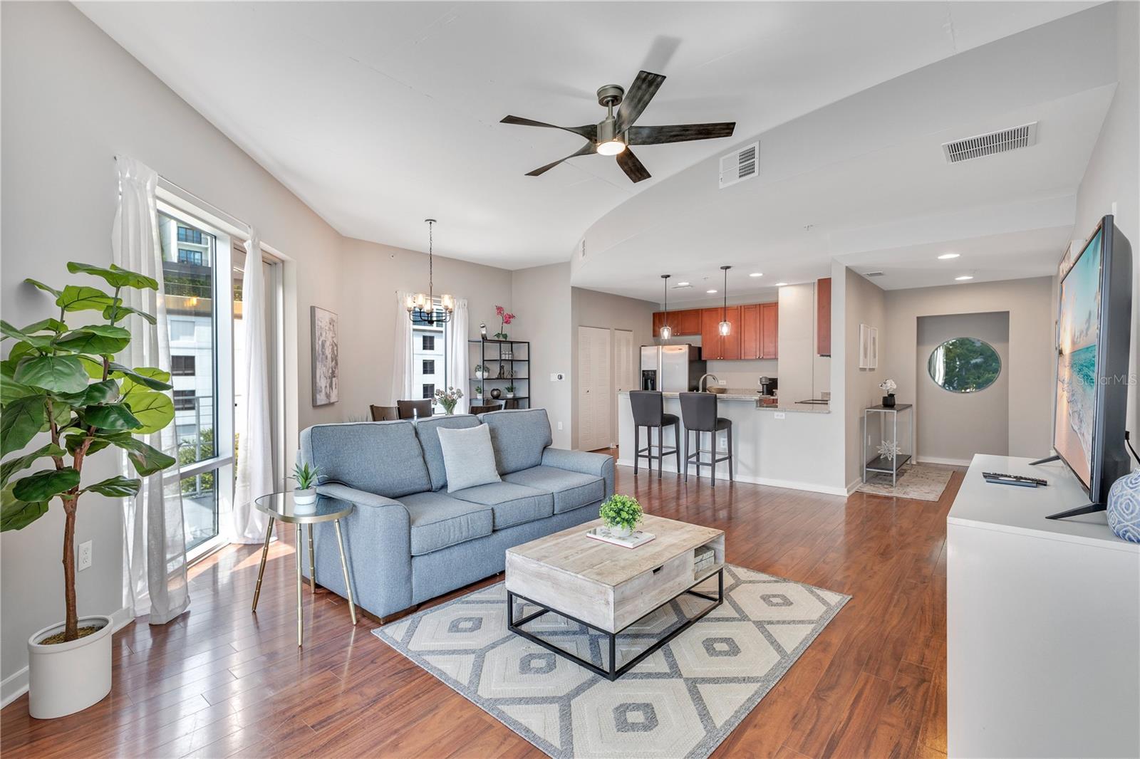 Image 6 of 42 For 525 Jackson Street 509