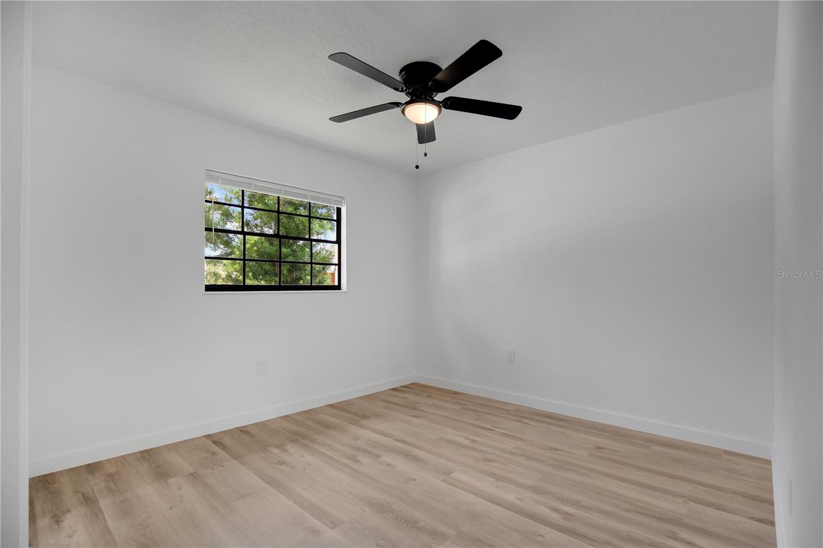 Image 15 of 32 For 2181 Linden Road