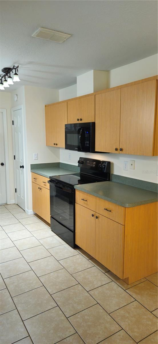 Image 4 of 16 For 610 Windridge Place