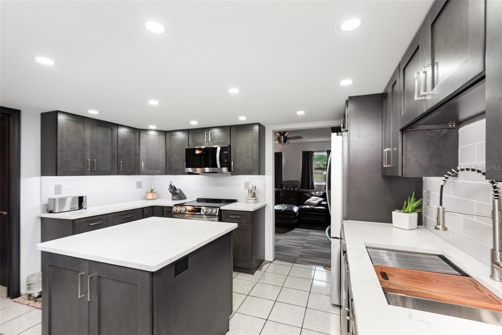 Image 3 of 27 For 1844 Hamlin Court