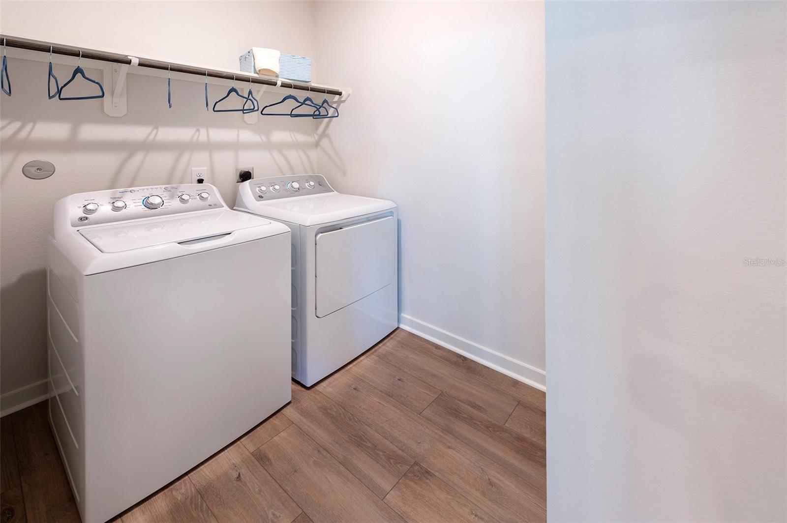 Image 11 of 12 For 17212 Auburn Arch Loop Biscayne