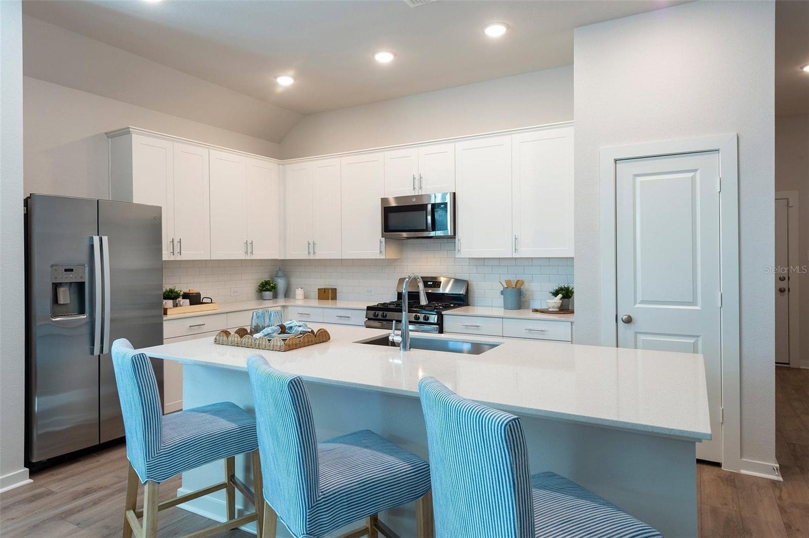 Image 5 of 12 For 17212 Auburn Arch Loop Biscayne