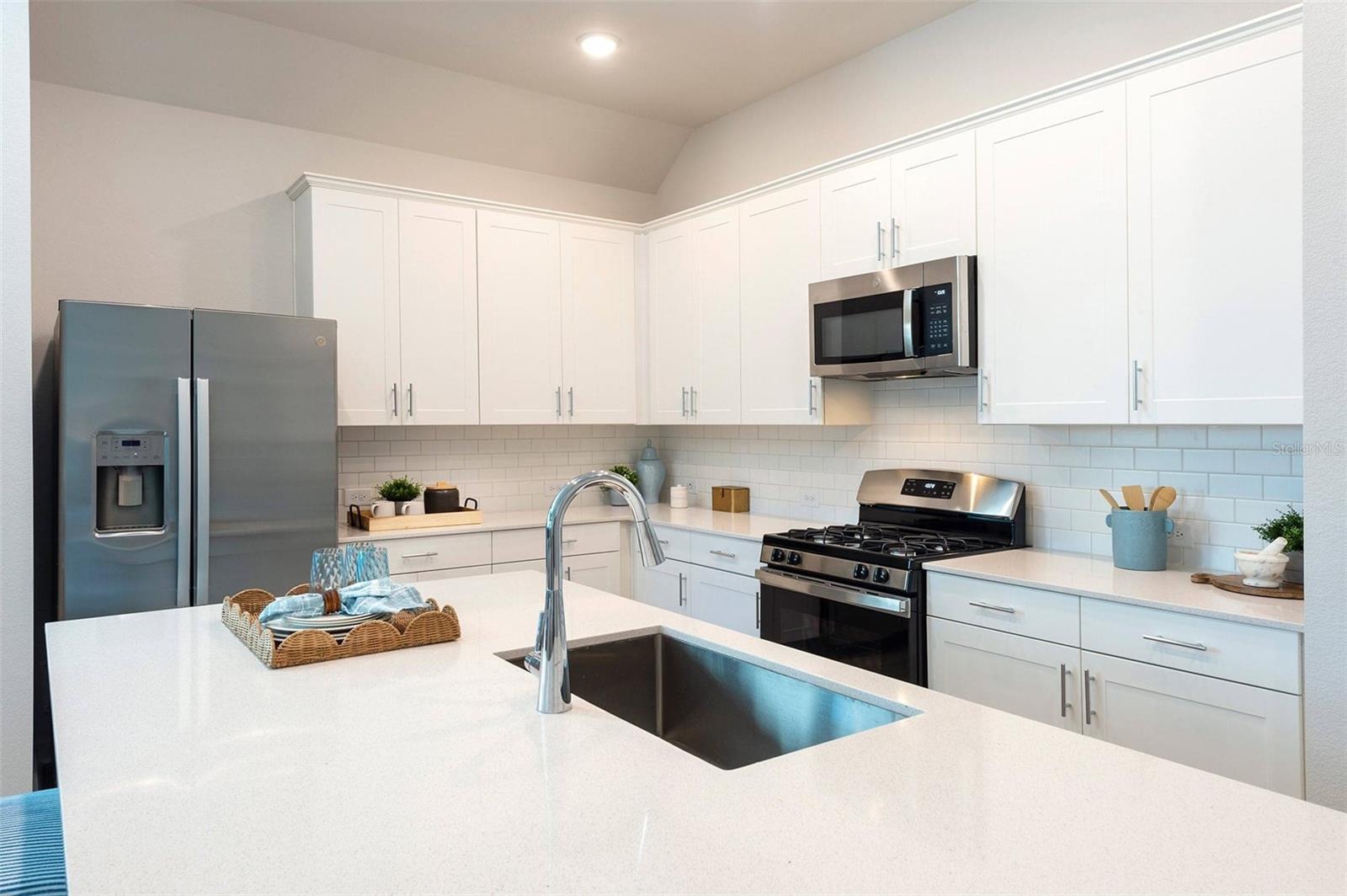 Image 6 of 12 For 17212 Auburn Arch Loop Biscayne