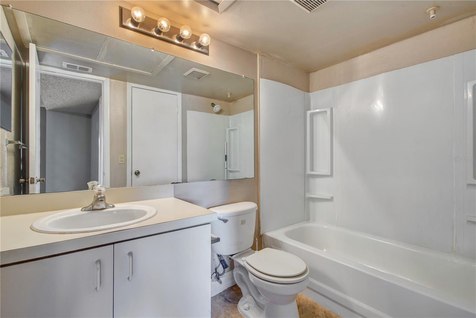 Image 11 of 18 For 320 Black Oak Court 307