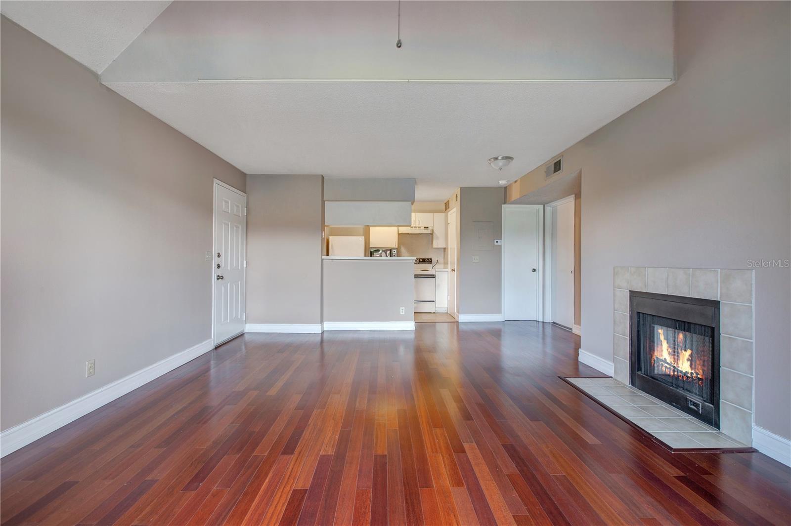 Image 4 of 18 For 320 Black Oak Court 307
