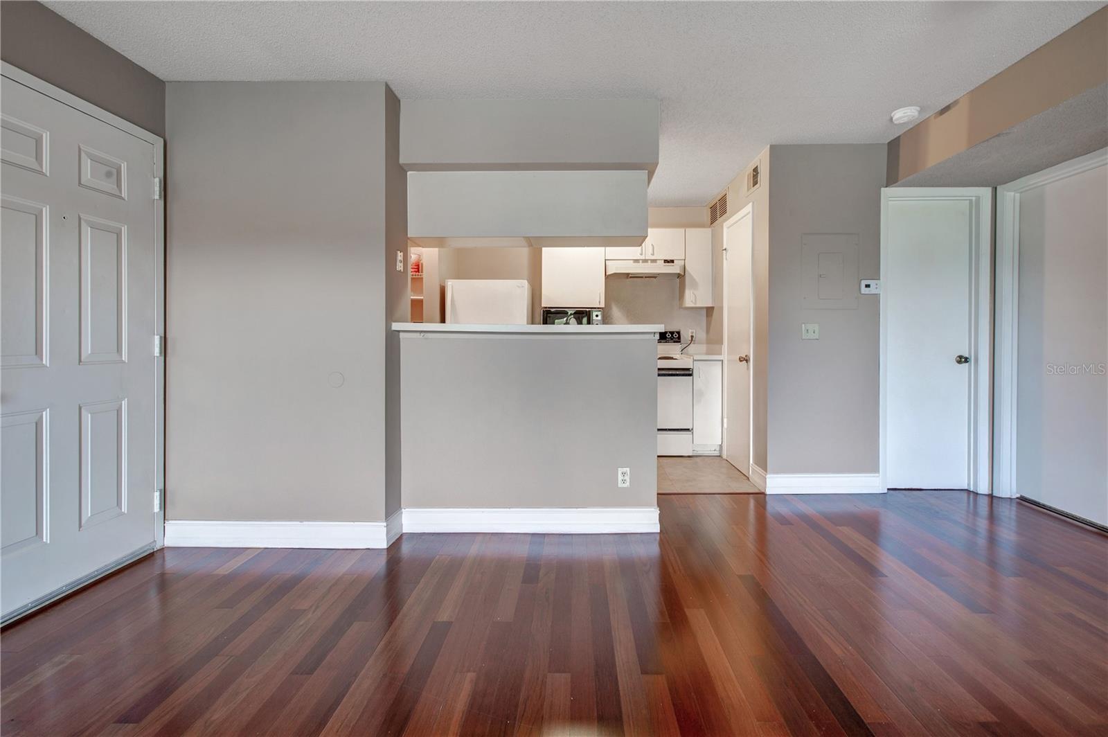 Image 5 of 18 For 320 Black Oak Court 307