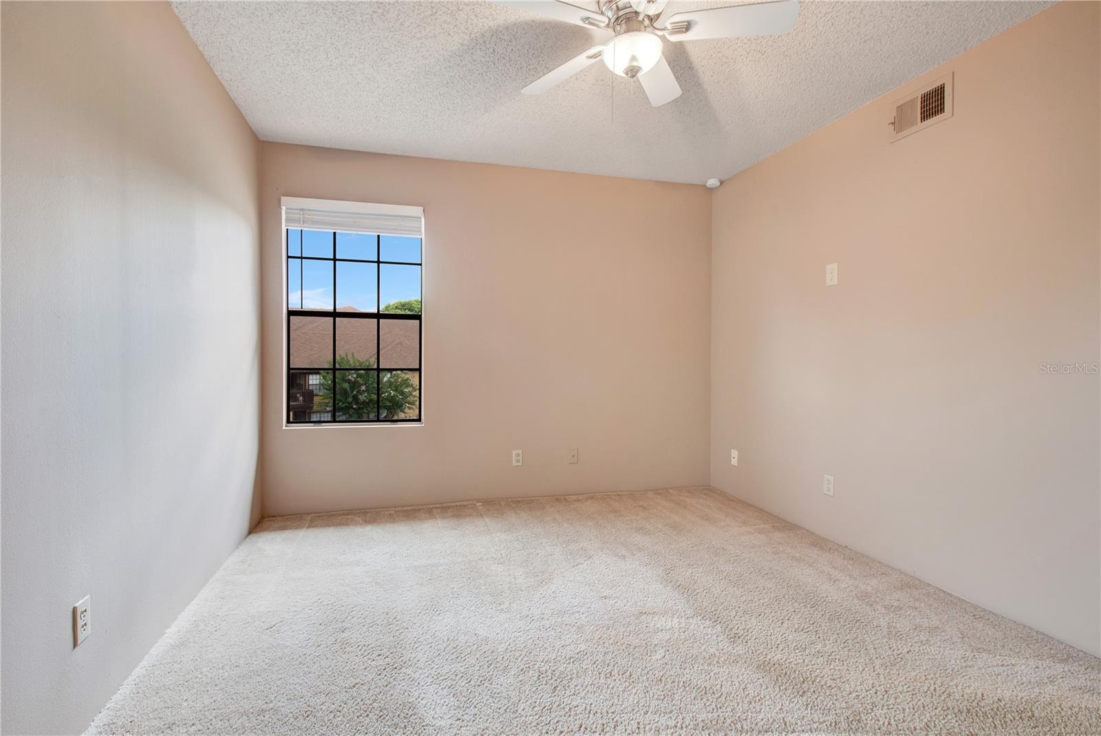Image 9 of 18 For 320 Black Oak Court 307