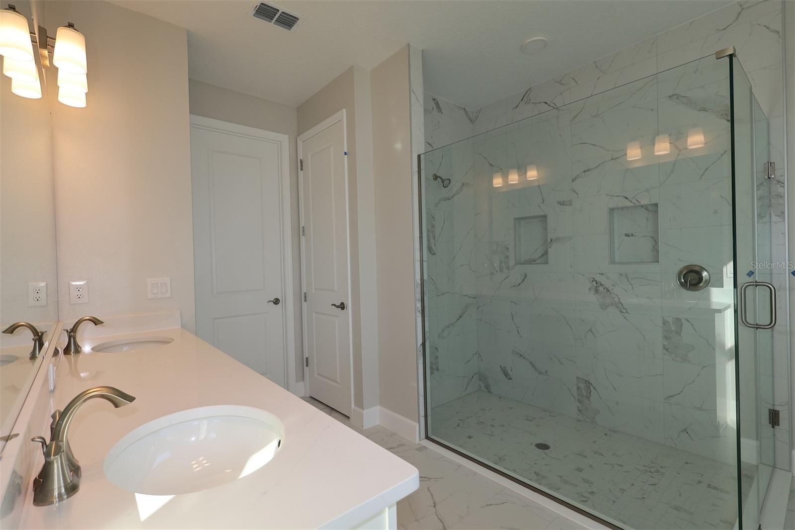 Image 28 of 42 For 699 Pointe Emerson Boulevard