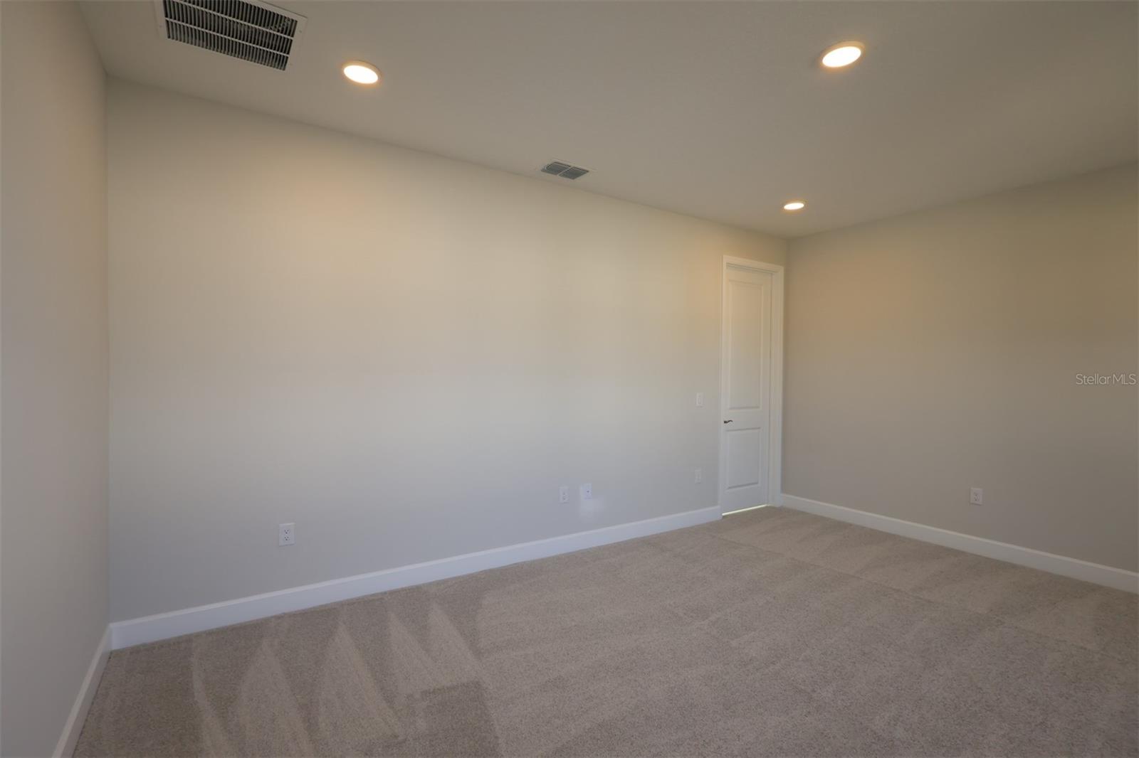 Image 30 of 42 For 699 Pointe Emerson Boulevard