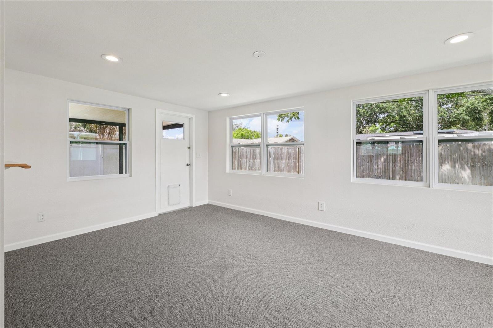 Image 10 of 17 For 5502 Pine Circle Ne