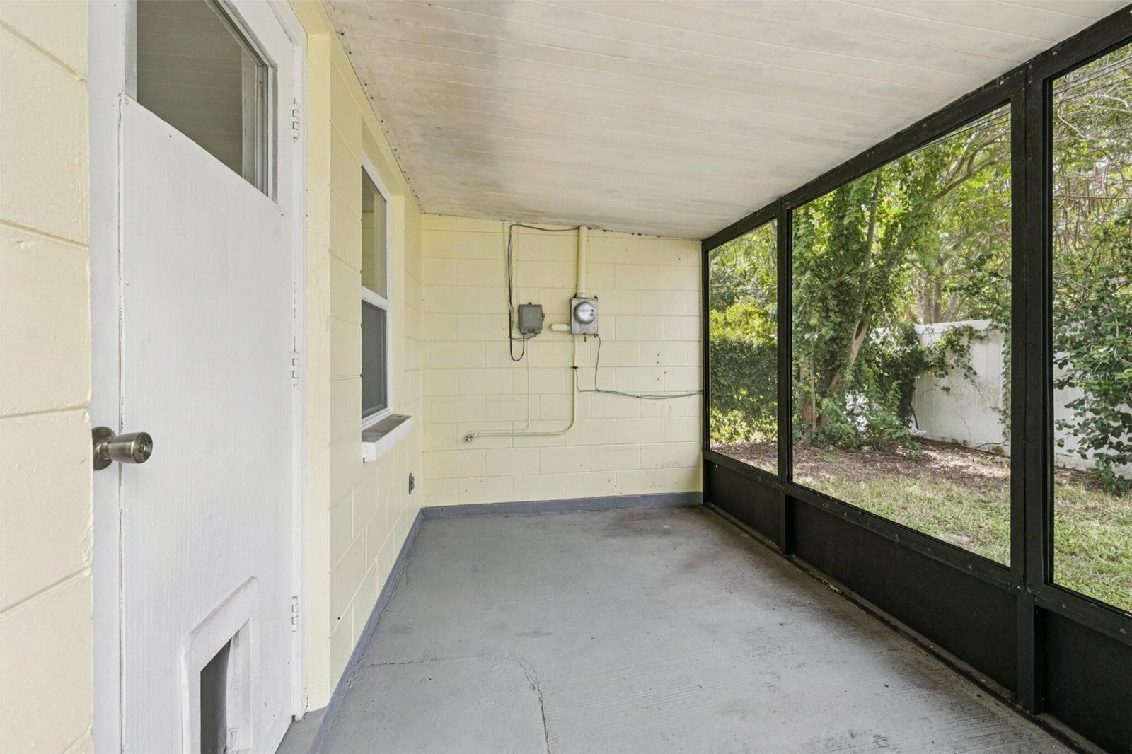 Image 14 of 17 For 5502 Pine Circle Ne