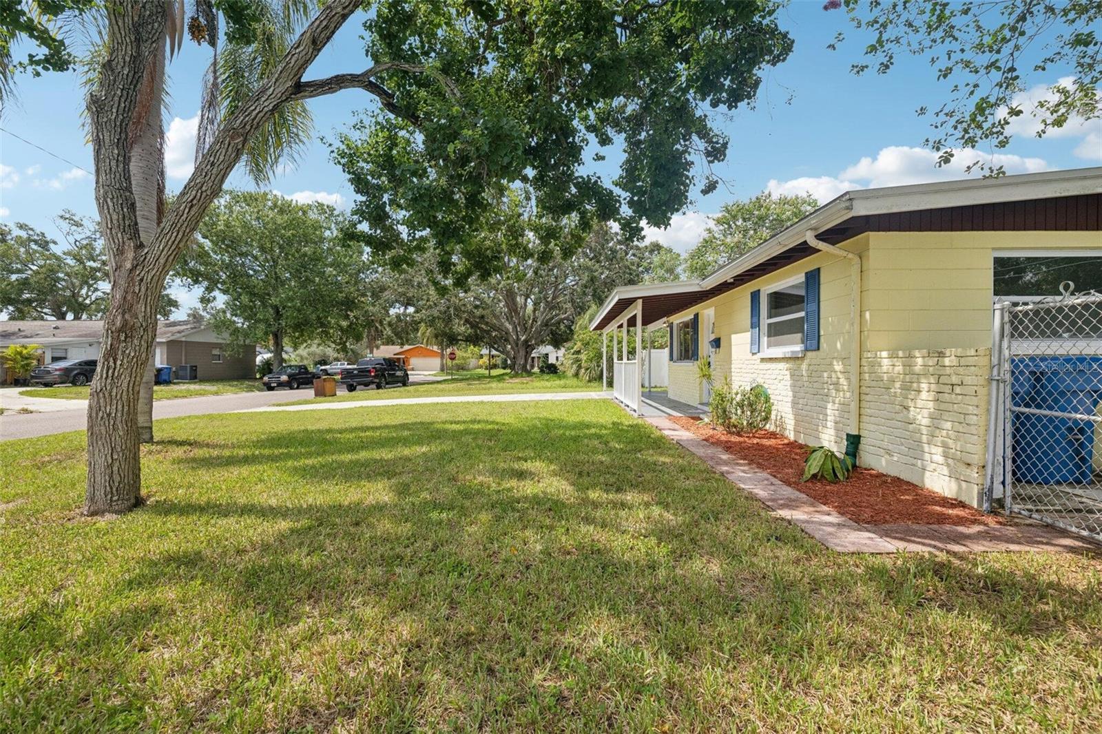 Image 15 of 17 For 5502 Pine Circle Ne
