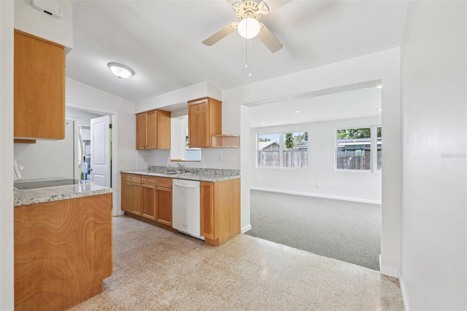 Image 3 of 17 For 5502 Pine Circle Ne