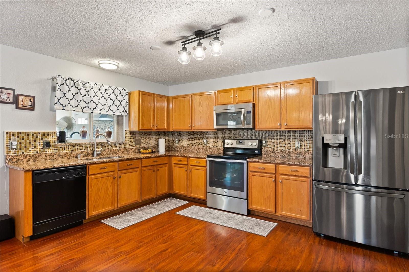 Image 4 of 24 For 7407 Country Run Parkway