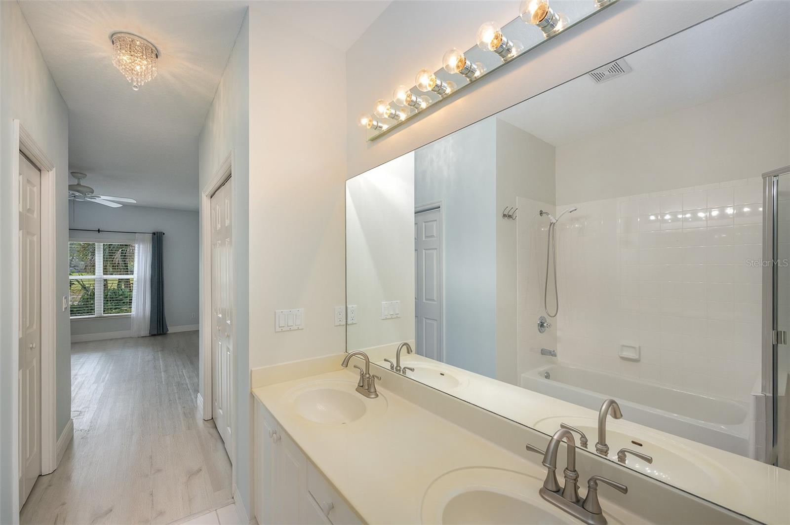 Image 9 of 23 For 135 Aquarina Boulevard