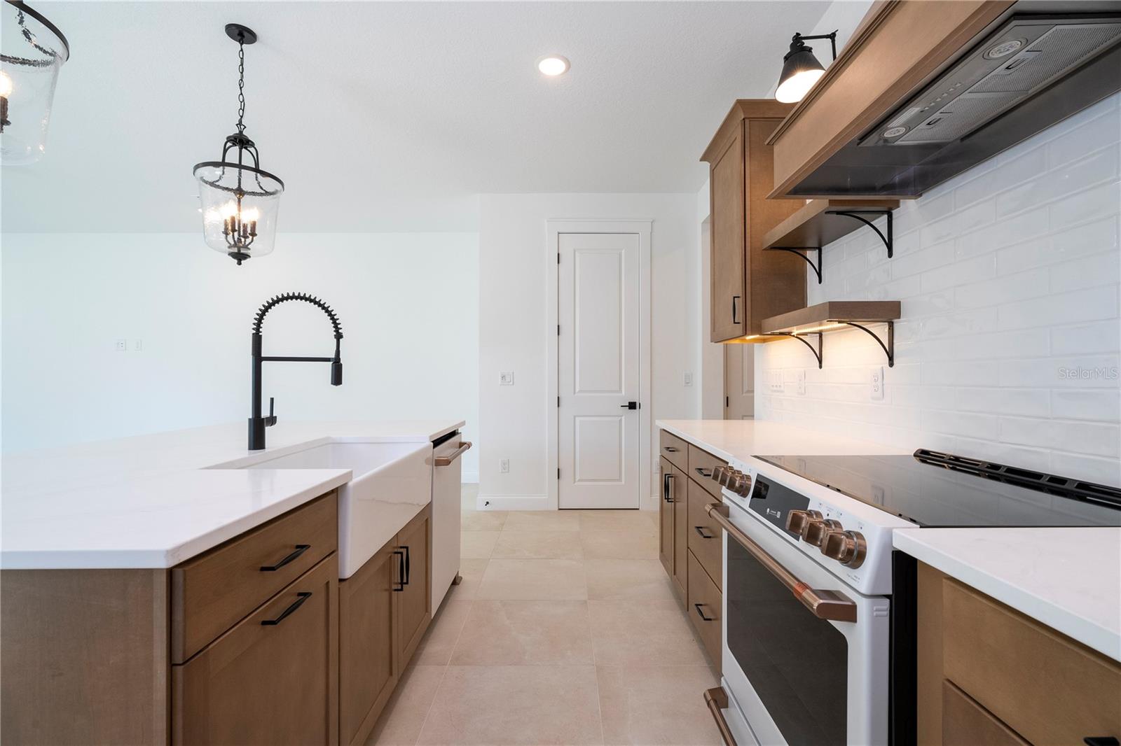 Image 41 of 100 For 2180 Forest Circle