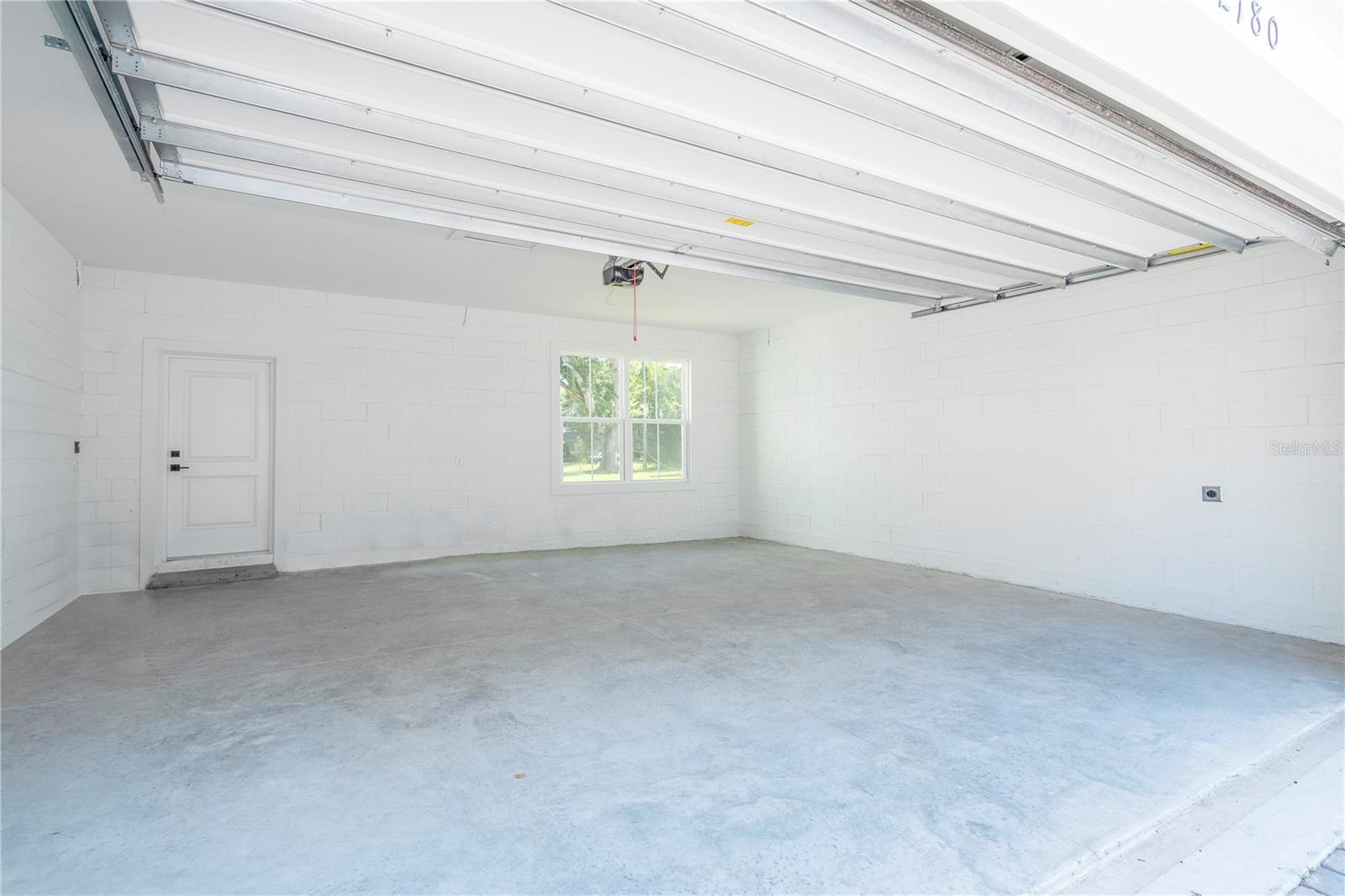 Image 65 of 100 For 2180 Forest Circle