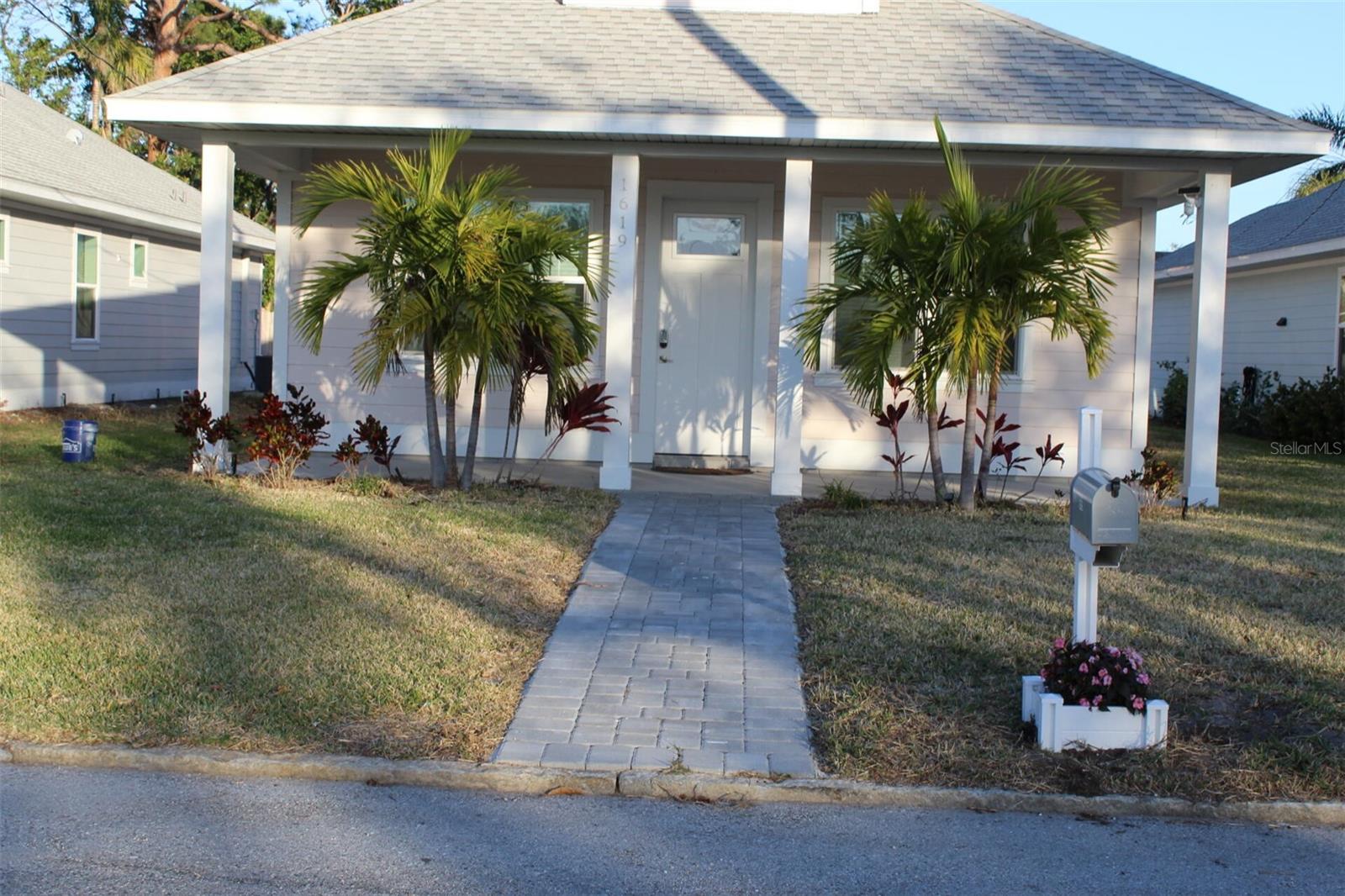 Image 2 of 60 For 1619 17th Street W