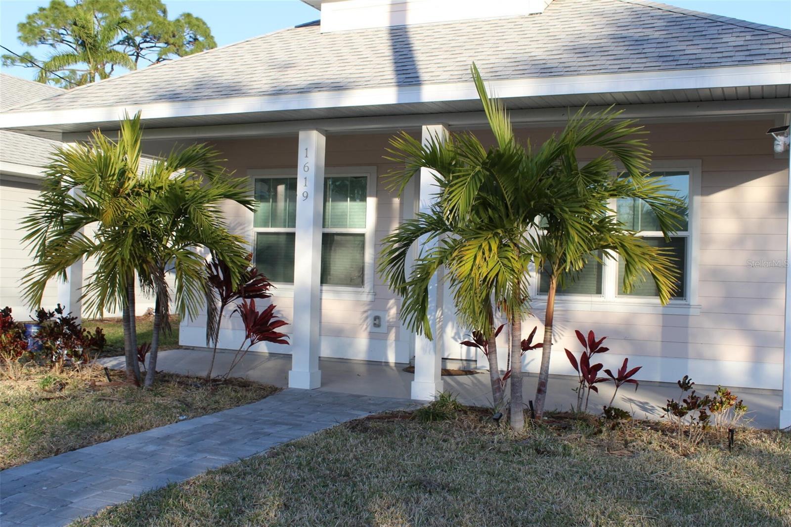 Image 5 of 60 For 1619 17th Street W
