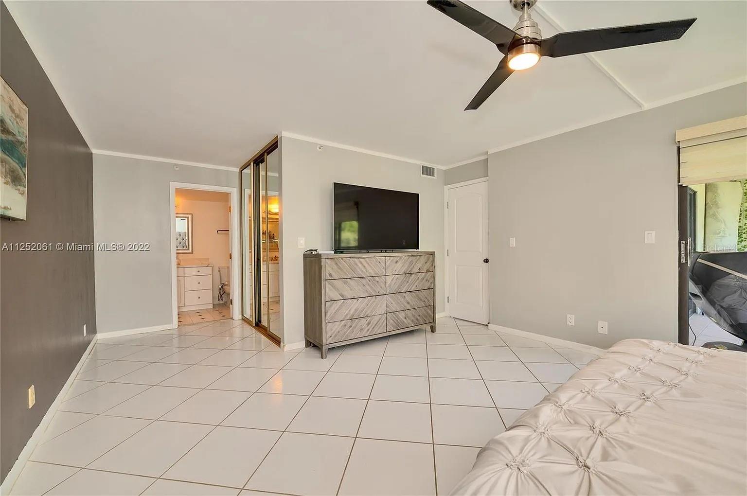 Image 6 of 19 For 2205 Cypress Bend Drive 302