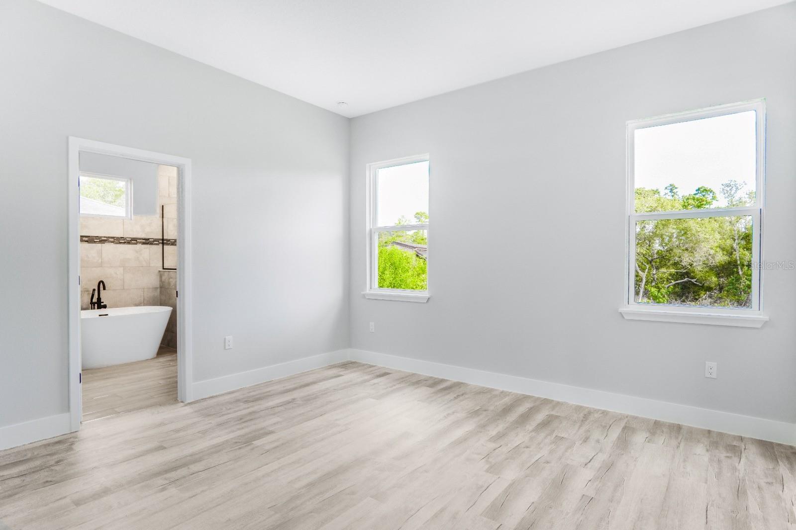 Image 22 of 34 For 12823 Sw 35th Avenue Rd