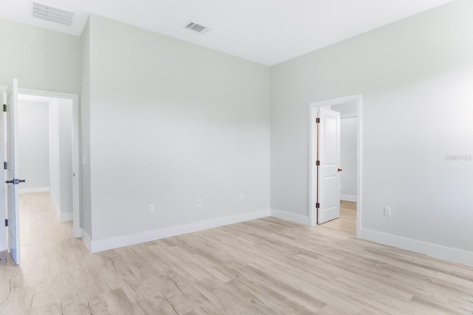 Image 23 of 34 For 12823 Sw 35th Avenue Rd