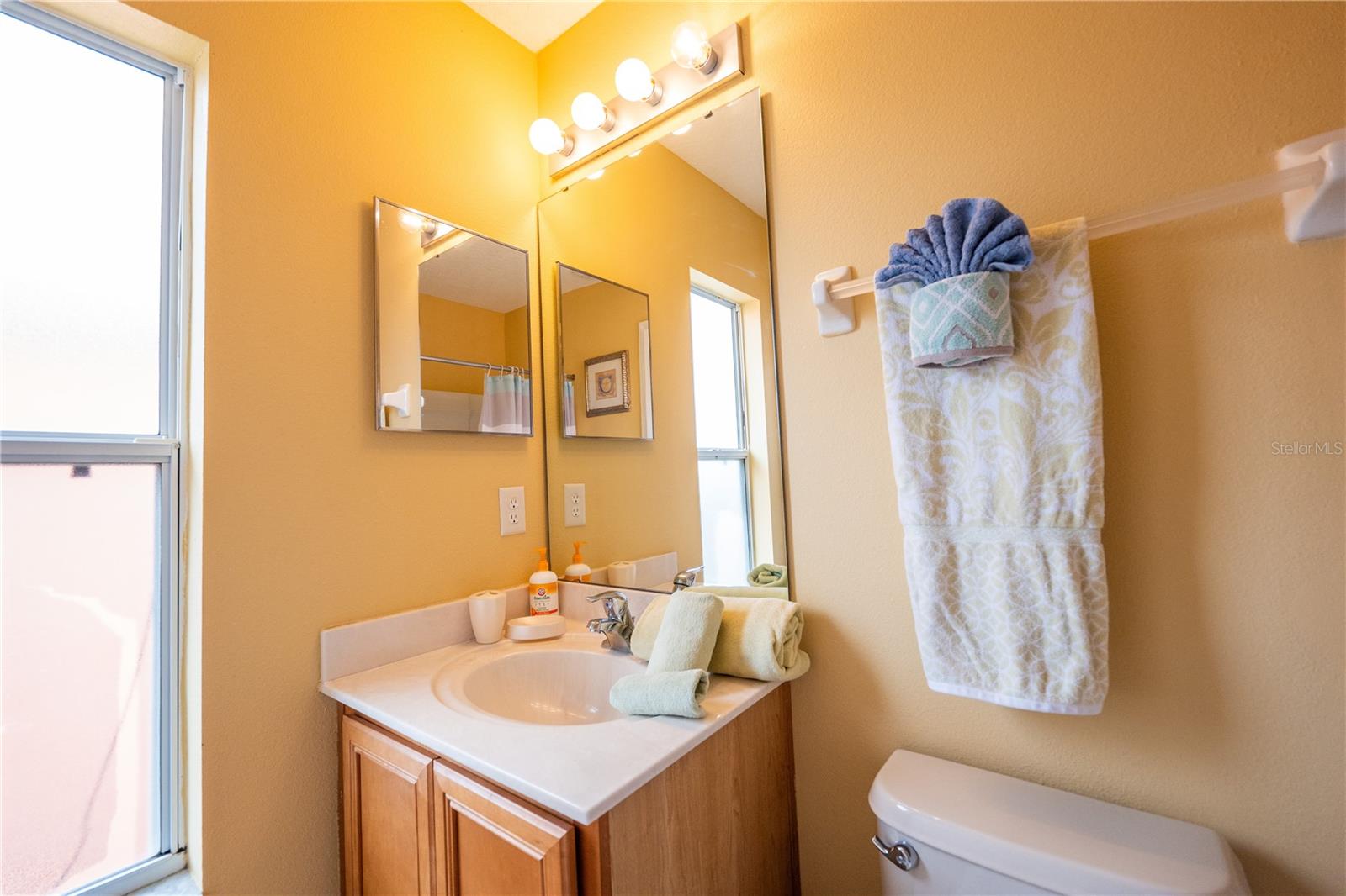Image 26 of 36 For 918 Solana Circle