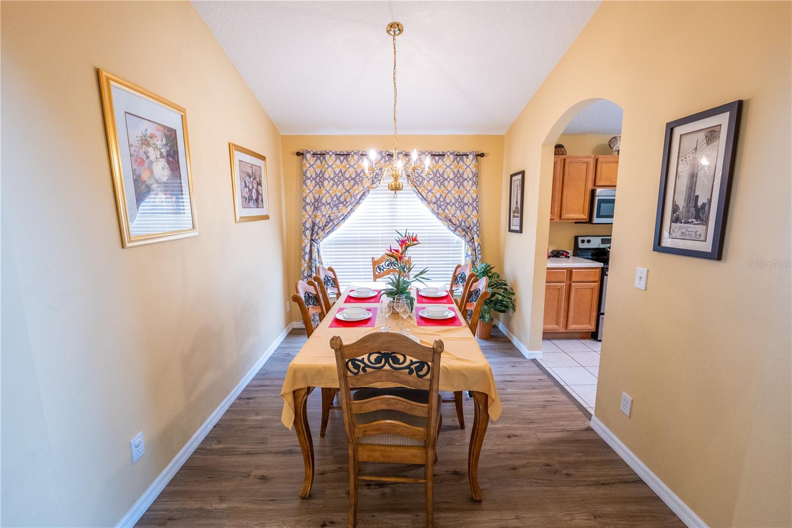 Image 4 of 36 For 918 Solana Circle