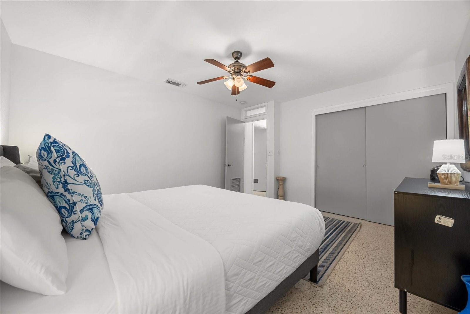 Listing photo id 8 for 936 Santa Cruz Road