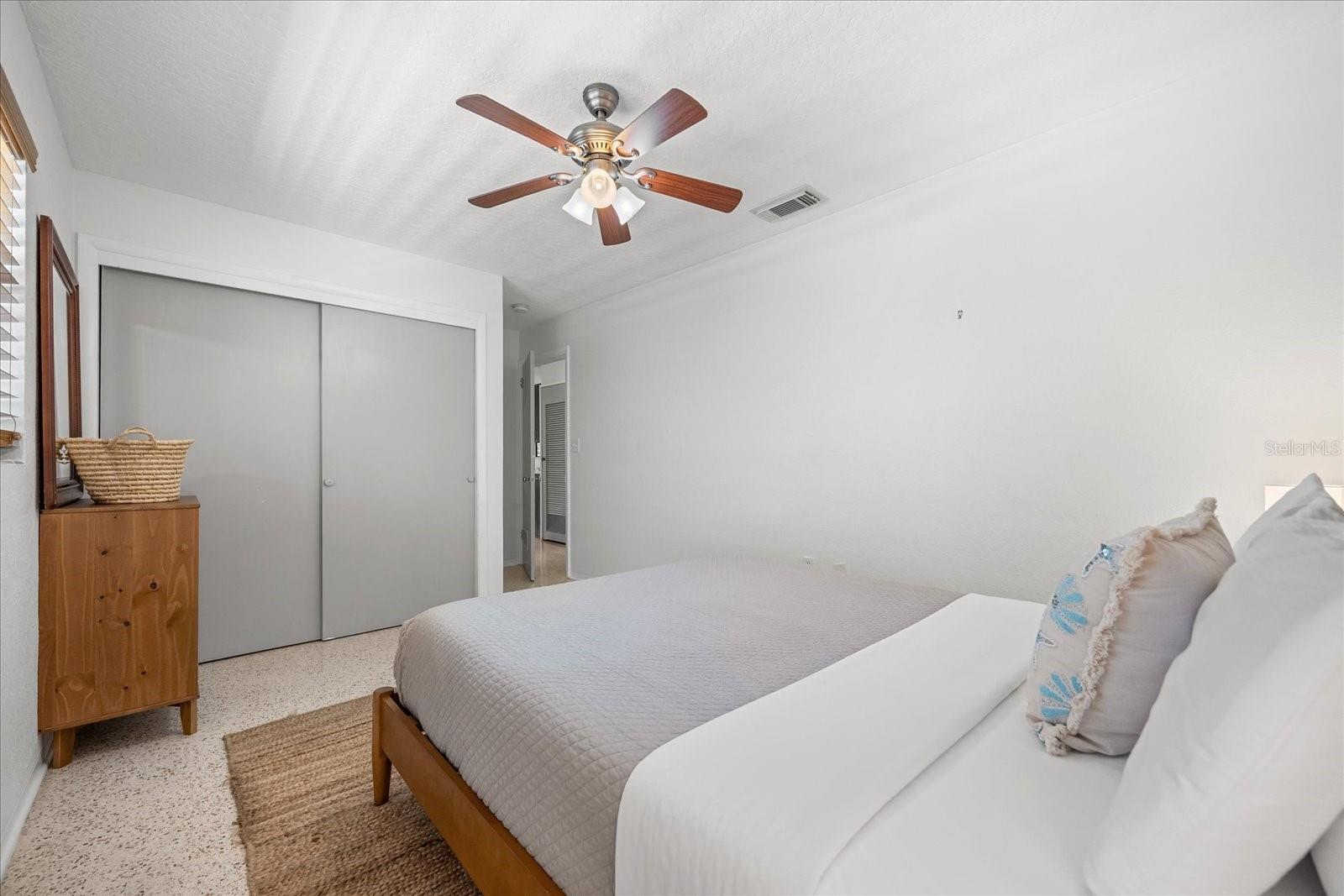 Listing photo id 12 for 936 Santa Cruz Road