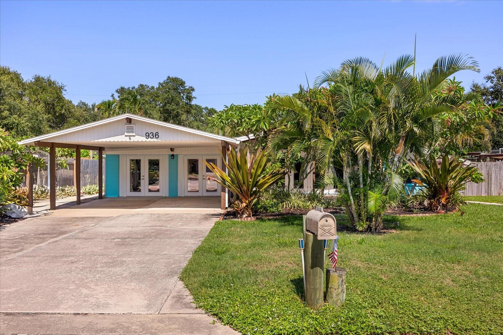 Listing photo id 0 for 936 Santa Cruz Road