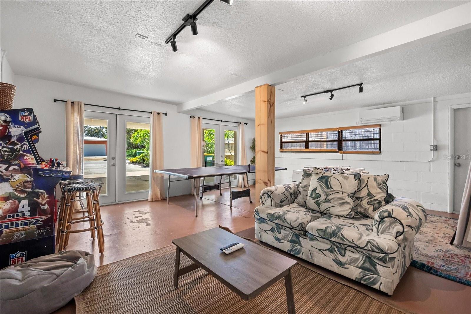 Listing photo id 21 for 936 Santa Cruz Road