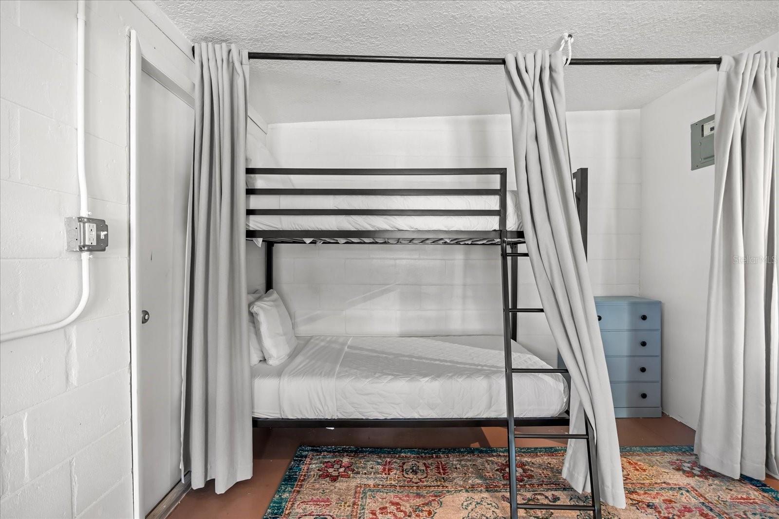 Listing photo id 24 for 936 Santa Cruz Road