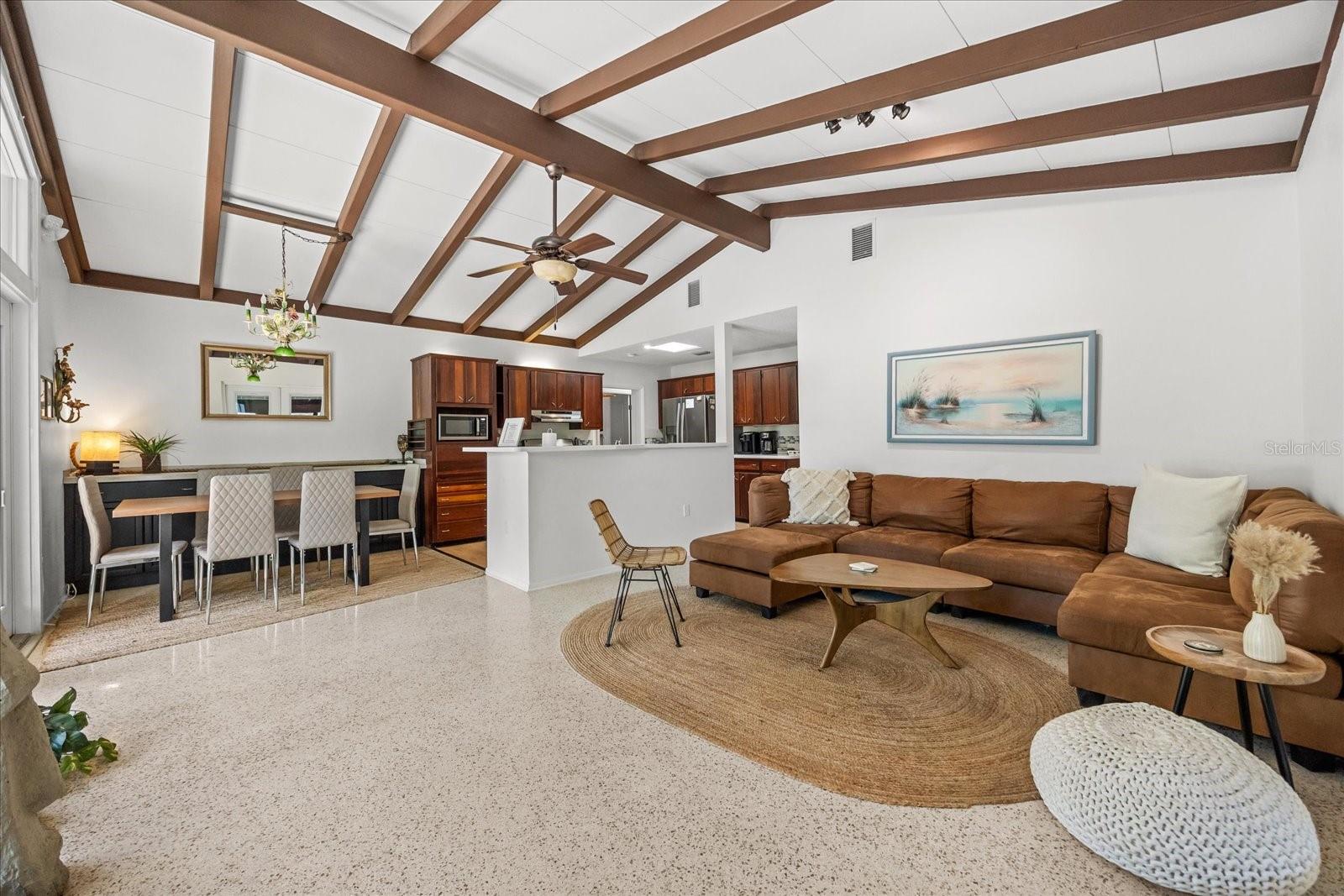 Listing photo id 1 for 936 Santa Cruz Road