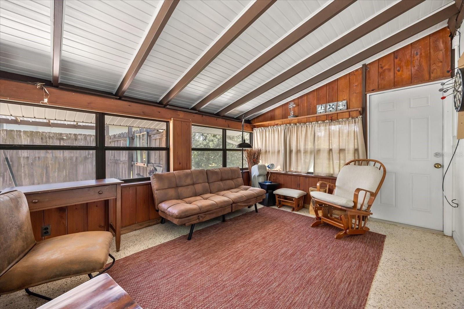 Listing photo id 32 for 936 Santa Cruz Road