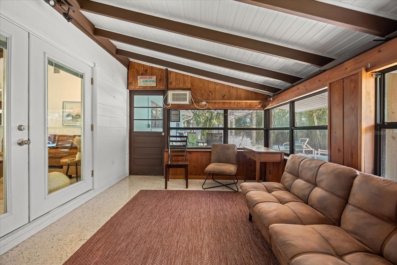 Listing photo id 33 for 936 Santa Cruz Road