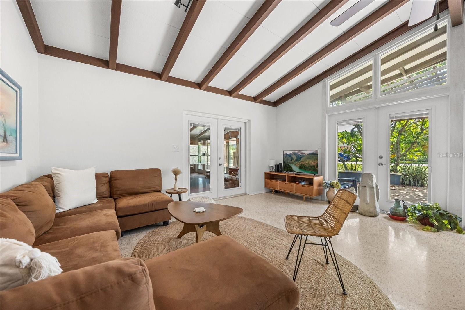 Listing photo id 2 for 936 Santa Cruz Road