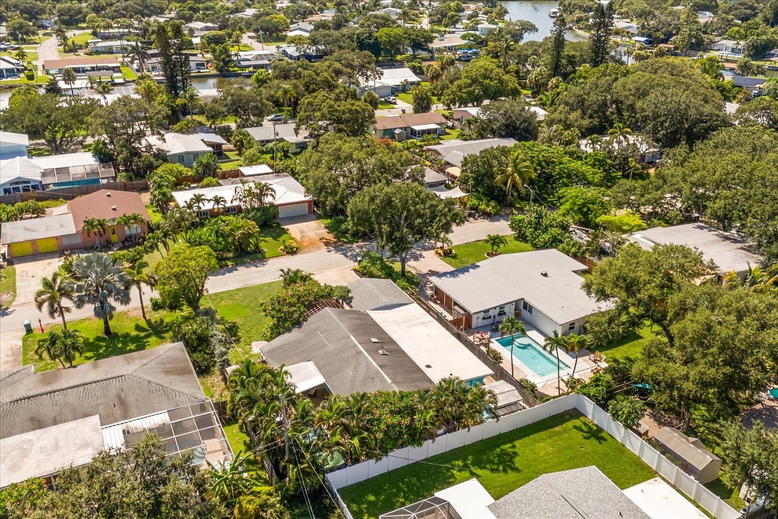 Listing photo id 42 for 936 Santa Cruz Road