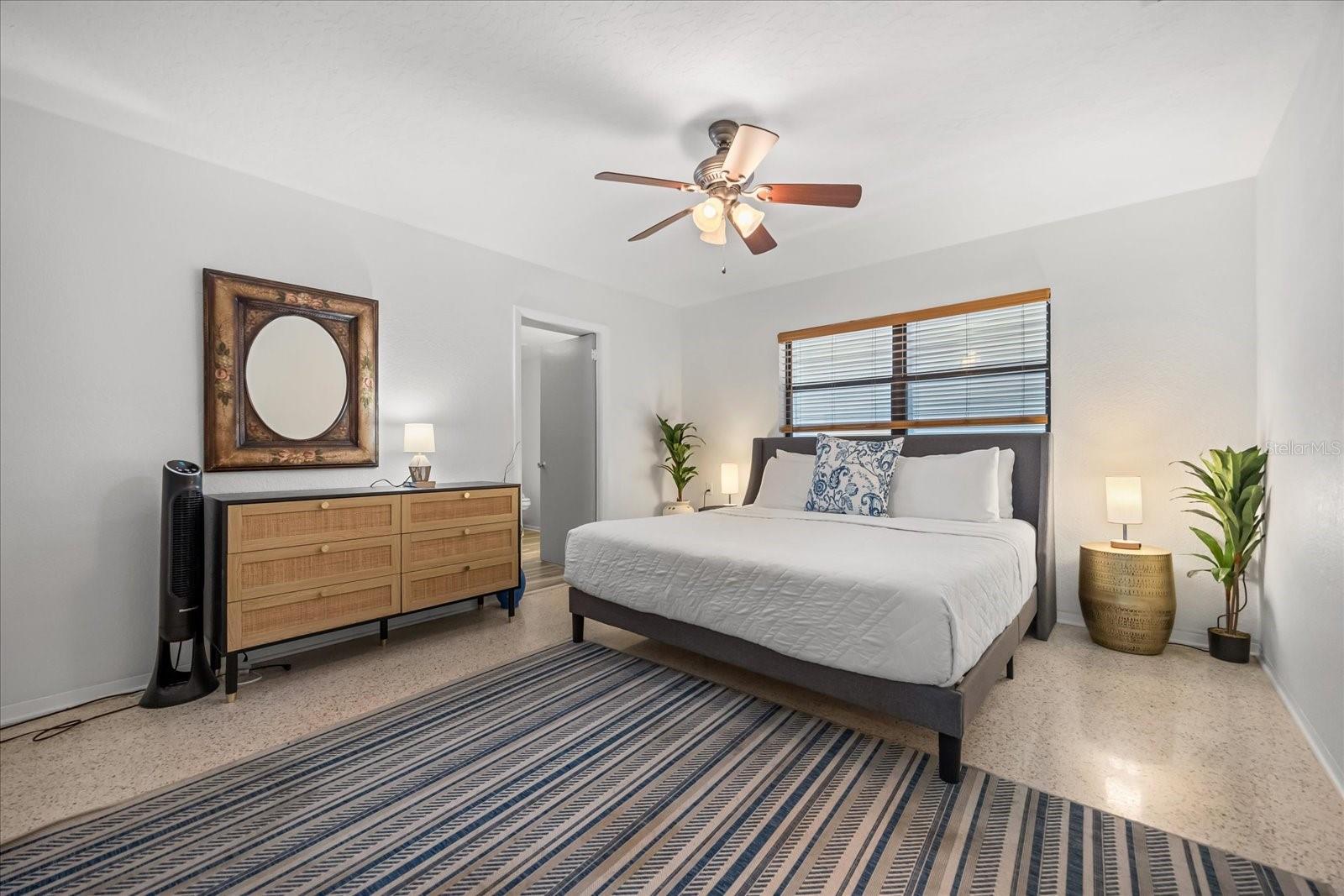 Listing photo id 7 for 936 Santa Cruz Road