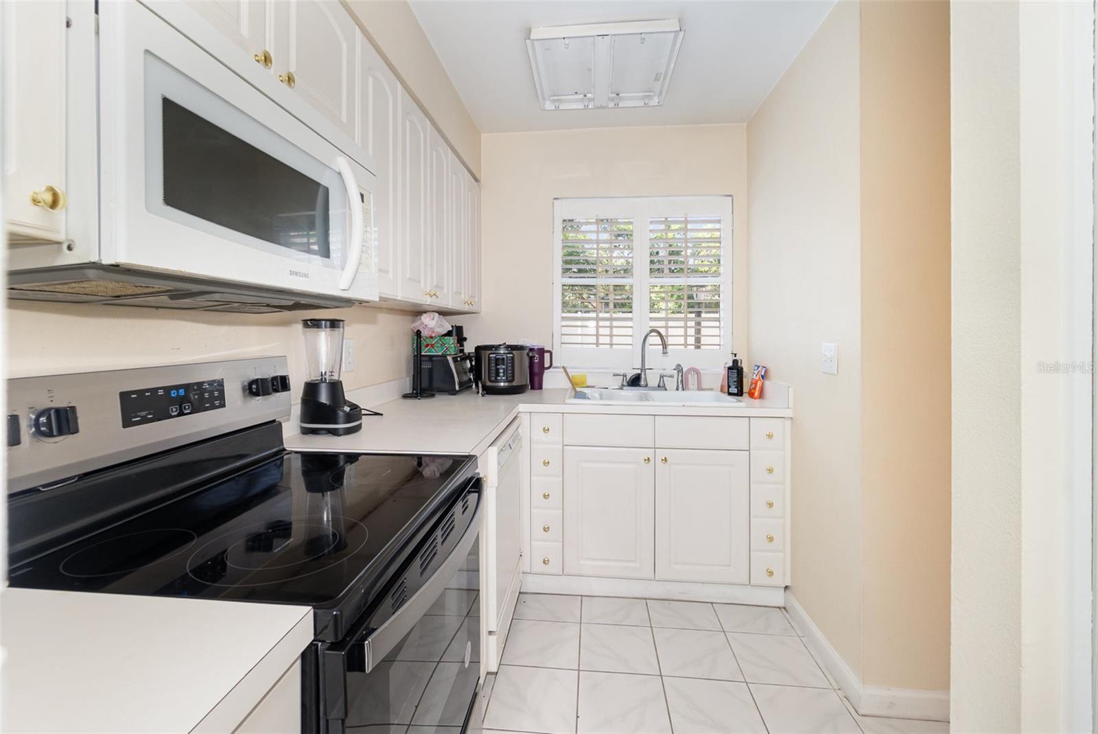 Image 7 of 17 For 705 Perkins Street 100
